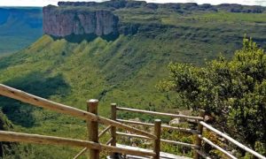 Caminho para o Morro do Pai Inácio a trilha que conduz a um dos cenários mais icônicos da Chapada Diamantina