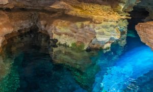 Poço Azul a experiência de mergulhar em águas cristalinas na Chapada Diamantina